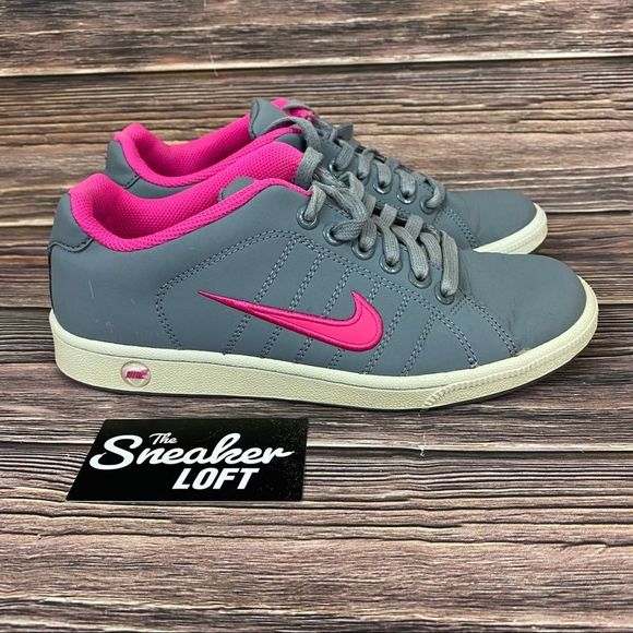 Nike Shoes - Nike Court Tradition II Womens Sneakers